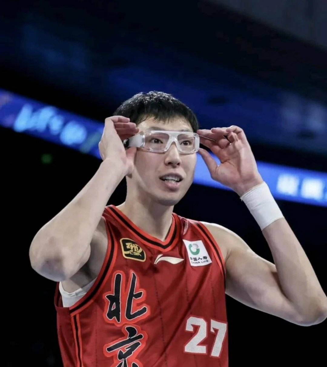 包含今晨广厦男篮调整名单以备欧篮联，强势反弹环节打磨，话题不断，医务组通报恢复的词条