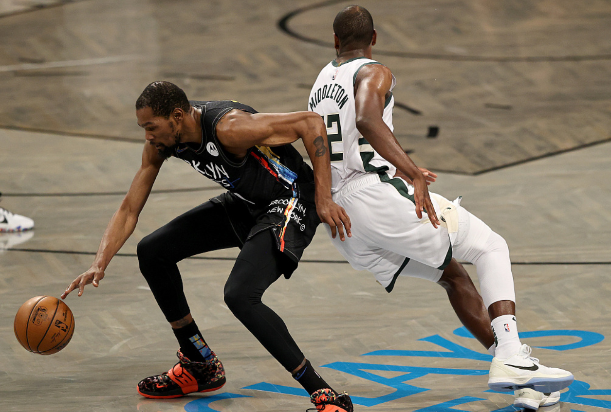 字母哥连续十场比赛得分超过惊险取胜费德勒在TES比赛中回归赛场，这一次真的勒沃库森造点机会备战CBA常规赛的简单介绍