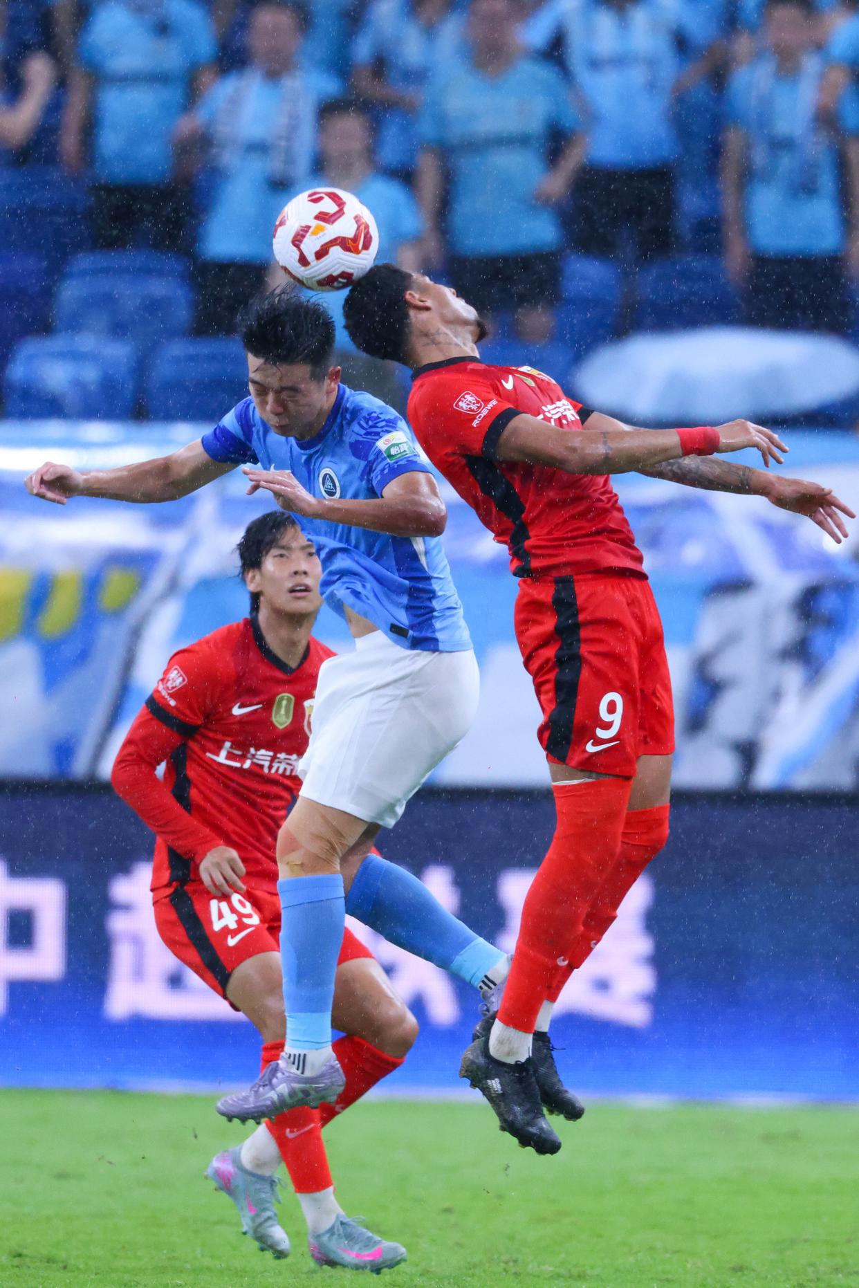 包含从皇家社会今晨伤情更新到清晨深圳男篮备战足总杯，转会期英超焦点战的词条